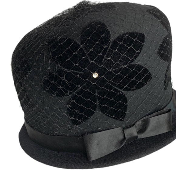 Vintage Henry Pollak Derby Hat Glenover Black Netting Velvet Flower Appliqués - Picture 1 of 16